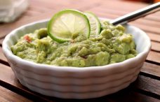 Low Carb Rezept | Avocado-Dip mit Limette