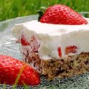 Low Carb Erdbeer-Sahne Blechkuchen
