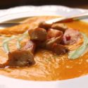 Low Carb Rezept | Feine Kürbissuppe mit Kürbiskernmus