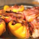 Low Carb Rezept | Gefüllte Paprika im Speckmantel
