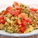 Low Carb Rezept | Rührei mit Hanfsamen und Parmesan