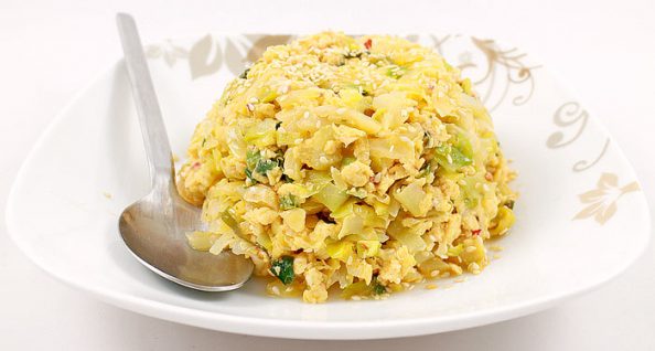 Low Carb Rezept | Gebratener Spitzkohl mit Ei (indonesisch)