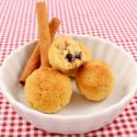 Low Carb Rezept | Kokos-Teigbällchen mit Schokokern