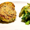 Vegetarisches Low Carb Rezept - Halloumi-Puffer mit Pak Choi