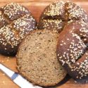 Low Carb Sesamsemmeln mit Chiasamen