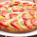 Low Carb Obstkuchen mit Biskuitteig aus Kokos- und Goldleinsamenmehl