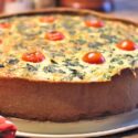Low Carb Spinat-Quiche mit Goldleinsamenmehl