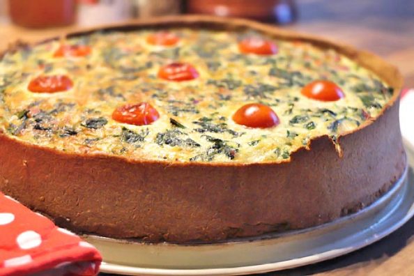 Low Carb Spinat-Quiche mit Goldleinsamenmehl