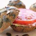 Herzhafte Low Carb Kürbiskern-Brötchen
