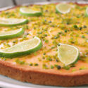 Low Carb Limetten-Tarte mit Pistazienstückchen