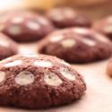 Low Carb Schokocookies mit weißen Schokodrops