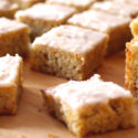 Weihnachtliche Low Carb Kürbis-Gewürz-Schnitten mit Orangenglasur
