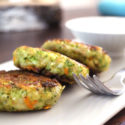 Vegetarische Low Carb Brokkoli-Karotten-Burger